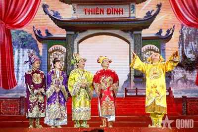 Gallery - 	“Nóng” chuyện sáp nhập, xử phạt giao thông trong Táo Quân 2025